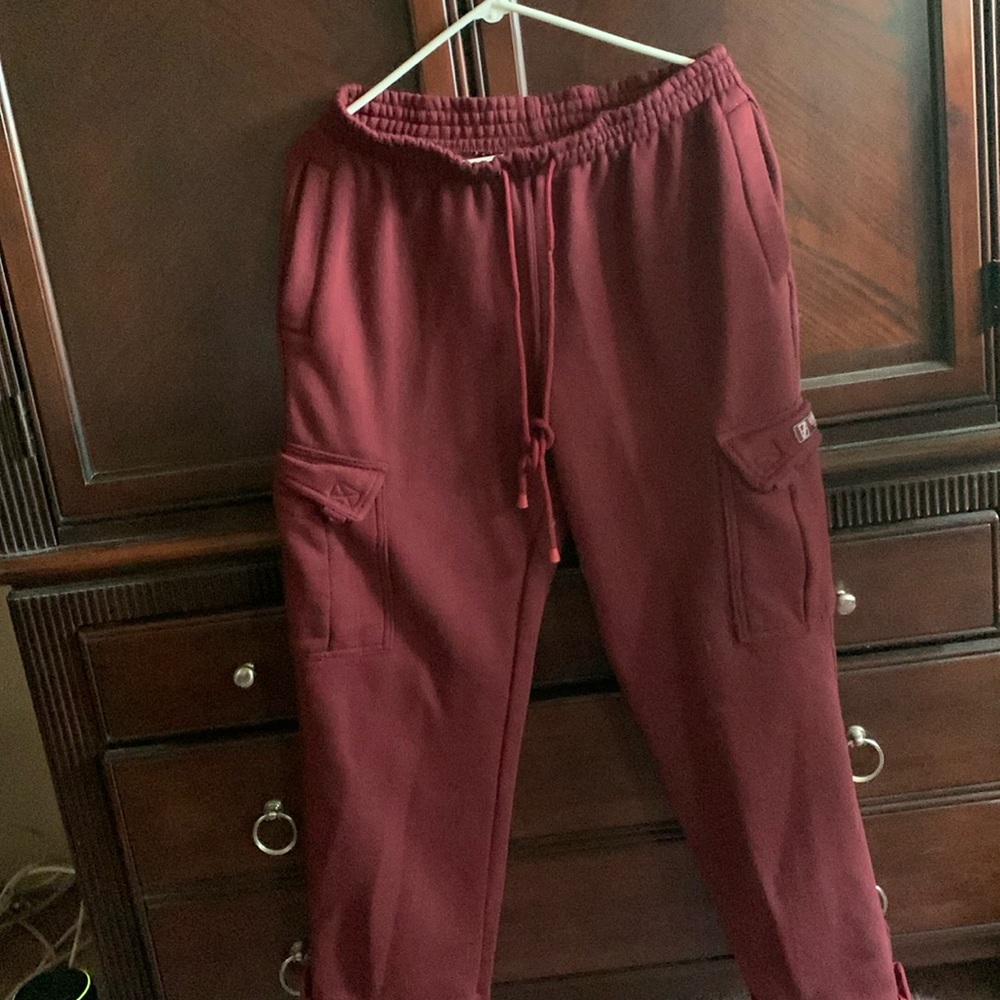 Men’s cargo pants… burgundy…. Xl but fit more like a large. Nice quality